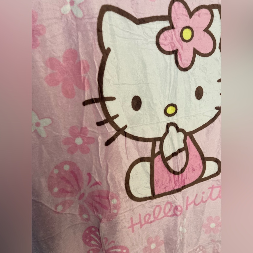 Hello Kitty Blanket - Picture 3 of 4